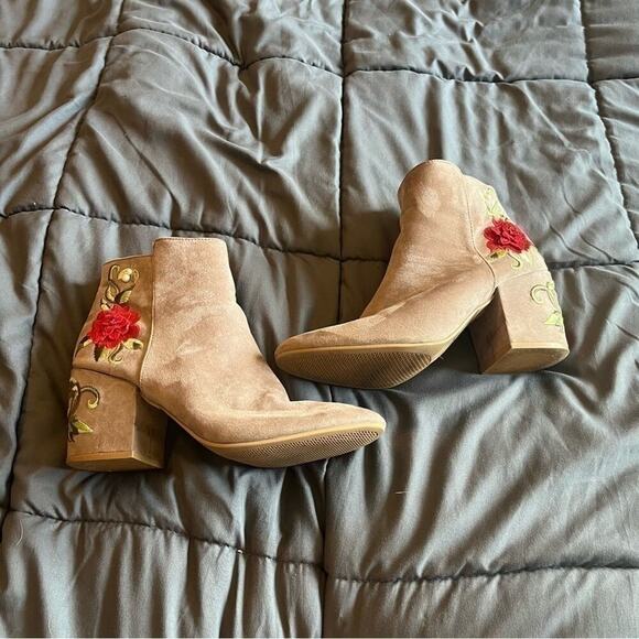 Qupid cream faux suede embroidered rose ankle heel boots - Picture 2 of 10